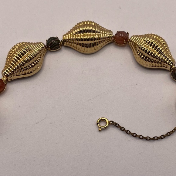 Vintage Gold Tone Puff Textured Shell Design Links with Cabochon Gems Bracelet - Picture 7 of 8